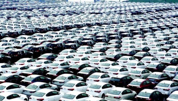 Véhicules importés: Zaghdar parle de prix « raisonnables » obéissant à la loi de l’offre et de la demande