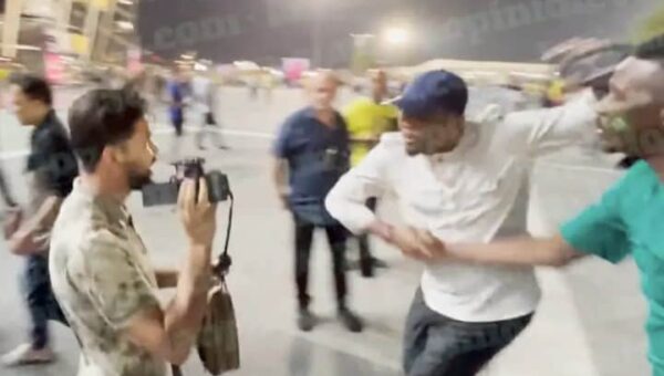 Après avoir été violemment frappé par Samuel Eto’o: le youtubeur algérien sanctionné par la FIFA