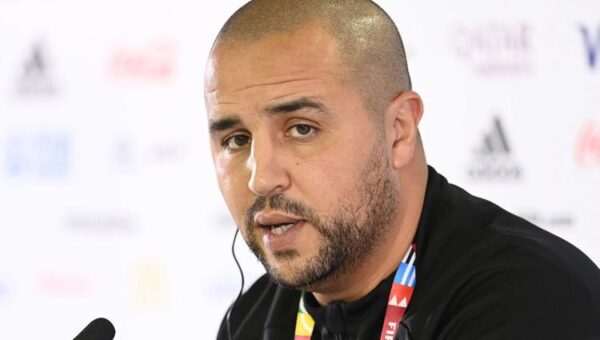 Vidéo: Bougherra prend la défense de ses joueurs face aux journalistes: « Je ne suis pas là pour vous embarrasser. »