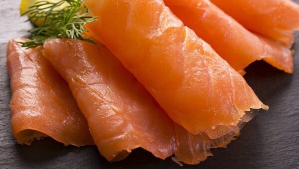 Alerte à la Listeria : Des lots de saumon fumé retirés de la vente dans toute la France
