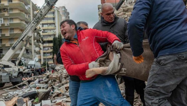 Séisme en Turquie et en Syrie : le bilan des victimes dépasse les 40 000 morts