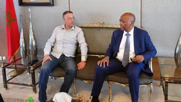 La CAF se réunit pour infliger une sanction sévère au Maroc pour son absence à la Coupe d&rsquo;Afrique des Nations 2022 : un coup dur pour Fouzi Lakjaa ?
