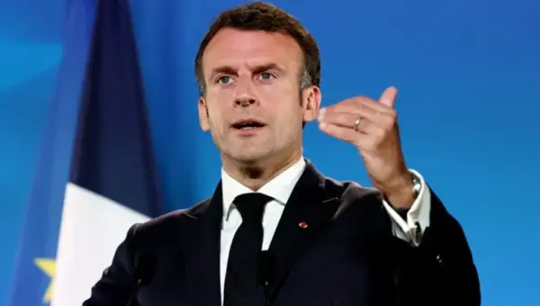 Emmanuel Macron dénonce les efforts visant à empêcher la réconciliation entre la France et l&rsquo;Algérie