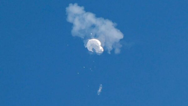 Abattage d&rsquo;un objet volant non identifié près de la frontière États-Unis-Canada: Quatrième incident en une semaine