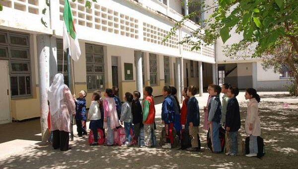 L’Algérie Met Fin à l’Enseignement des Programmes Scolaires Français dans les Écoles Privées : Répercussions Majeures sur l’Éducation et les Relations Franco-Algériennes