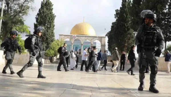 880 Colons Envahissent la Cour d&rsquo;Al-Aqsa : Tensions à Jérusalem