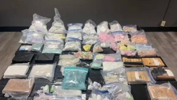 Chuck Schumer Accuse la Chine d&rsquo;Être Responsable de la Crise du Fentanyl aux États-Unis