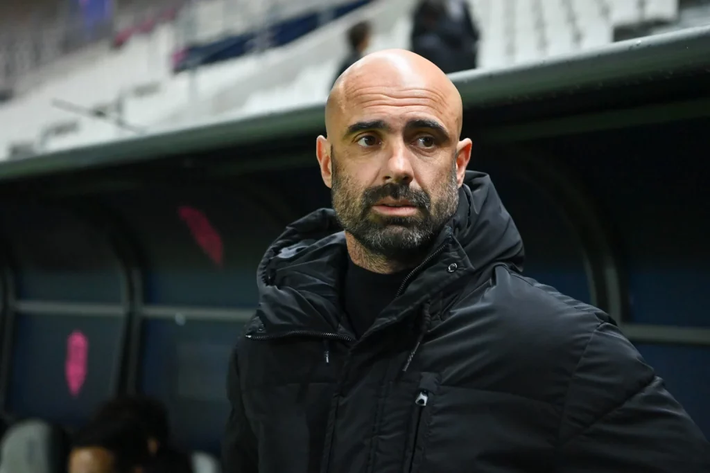 Cris, Ancienne Star de l'OL, Envisage une Carrière d'Entraîneur en Algérie