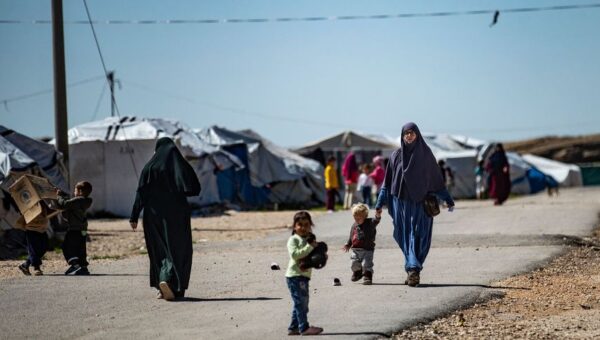 Expulsion controversée : Sana, de retour de Syrie, confrontée à un avenir incertain en Algérie