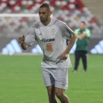 Islam Slimani Rejoint le Stage des "Verts" pour un Entraînement Intensif