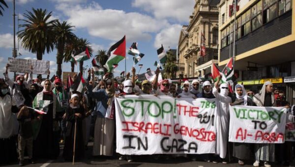 Marée de Solidarité : L’Algérie Unie en Marche pour Soutenir la Palestine