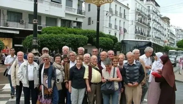 Pour une Histoire Franco-Algérienne Authentique : Une Coalition Française Contre l&rsquo;Alliance des « Pieds-Noirs » et le Parti de Le Pen
