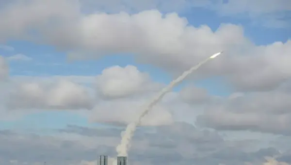 Syrie face à une Guerre Imminente avec Israël : Les Répercussions des Attaques Israéliennes sur les Aéroports de Damas et d&rsquo;Alep