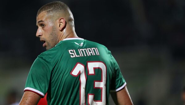 CAN 2023: Slimani, L&rsquo;Attaquant Étoile de l&rsquo;Algérie, Face à une Blessure Délicate