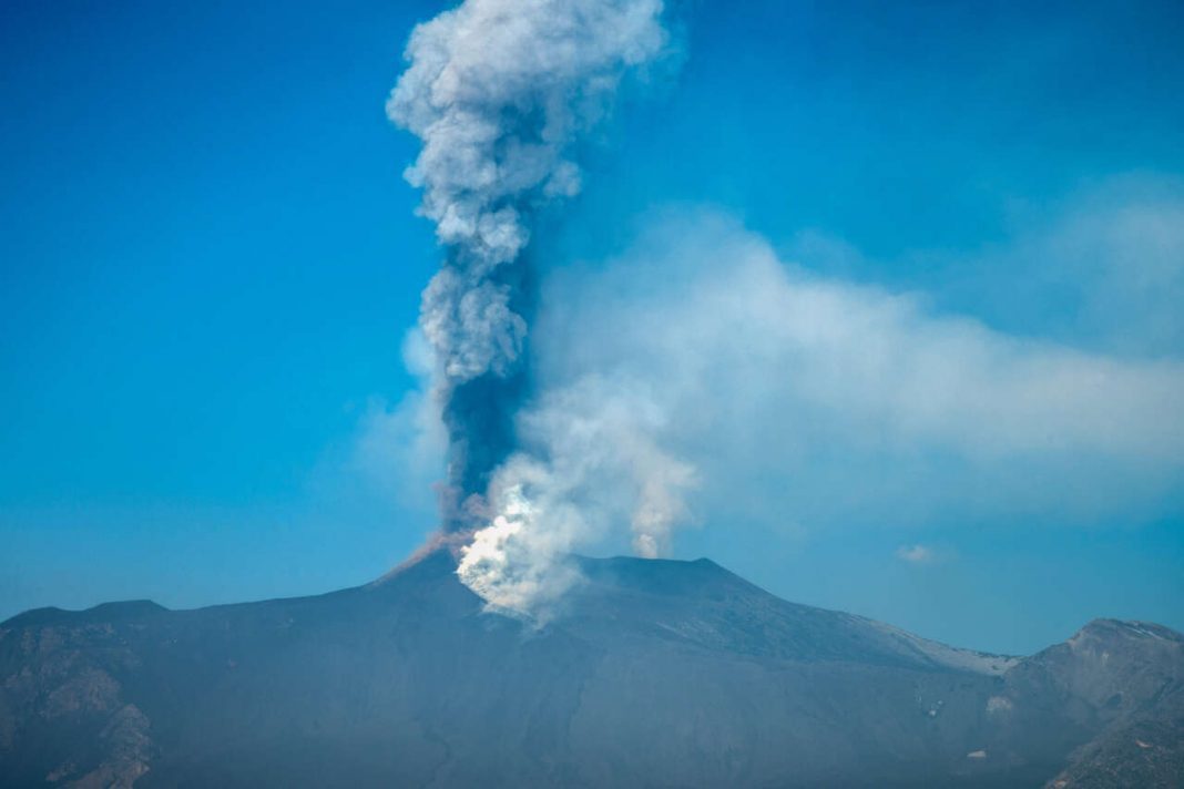 Éruption de l'Etna : Aucun Impact sur les Vols entre l'Algérie et l'Europe