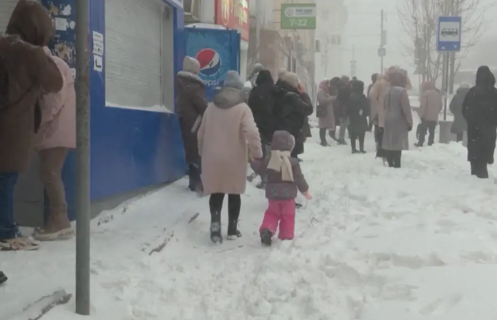 La "Tempête du Siècle" Frappe la Russie, laissant un Sillage de Destruction