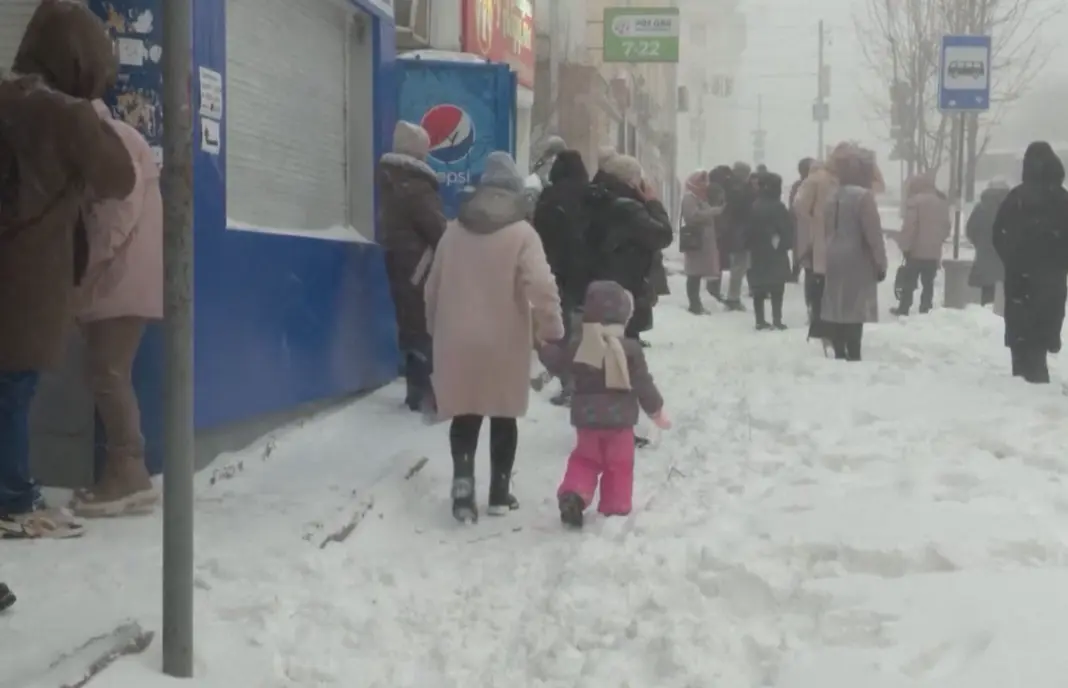 La "Tempête du Siècle" Frappe la Russie, laissant un Sillage de Destruction