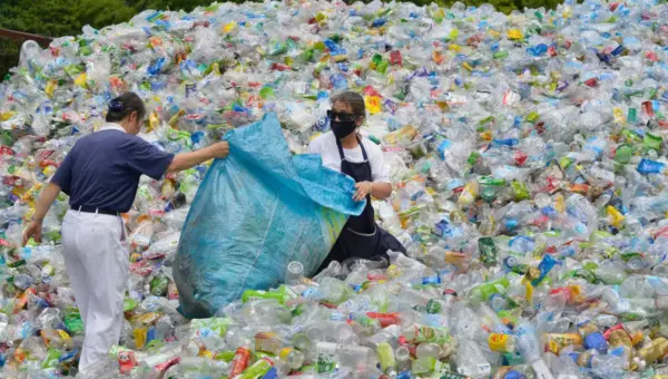 Le Combat pour l&rsquo;Avenir Bleu : Divergences et Espoirs dans la Guerre contre la Pollution Plastique au Kenya