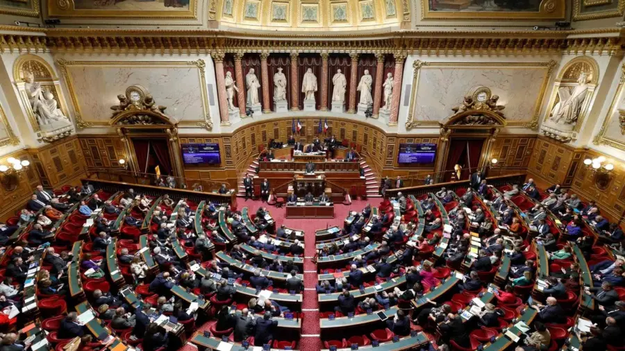 Réforme Drastique de l'Immigration en France : Le Sénat Passe le Témoin à l'Assemblée