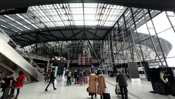 Saisie étonnante à l’aéroport de Lyon : Des voyageurs à destination de l’Algérie interceptés