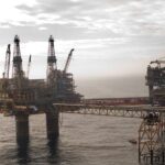 Tempête et Attentes de l'Opep+ : Les Prix du Pétrole Continuent leur Ascension