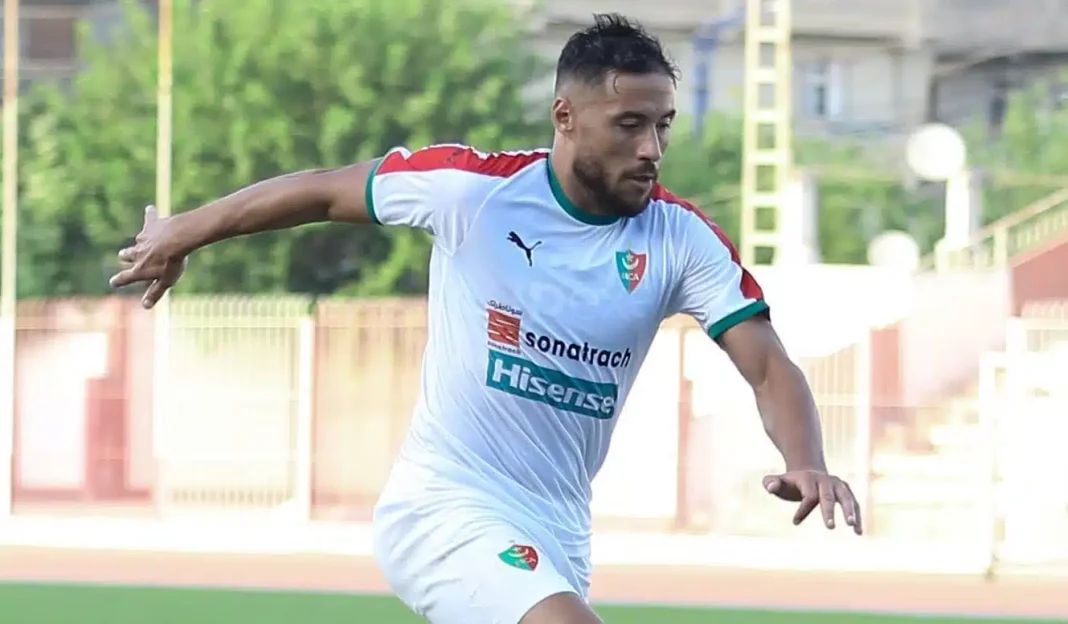 Youcef Belaïli : Entre la Mouloudia d'Alger et les Verts, un Parcours Semé d'Obstacles