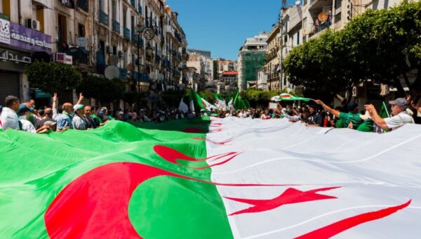 Algérie : Des militants pour la démocratie exigent le retour au droit de manifester
