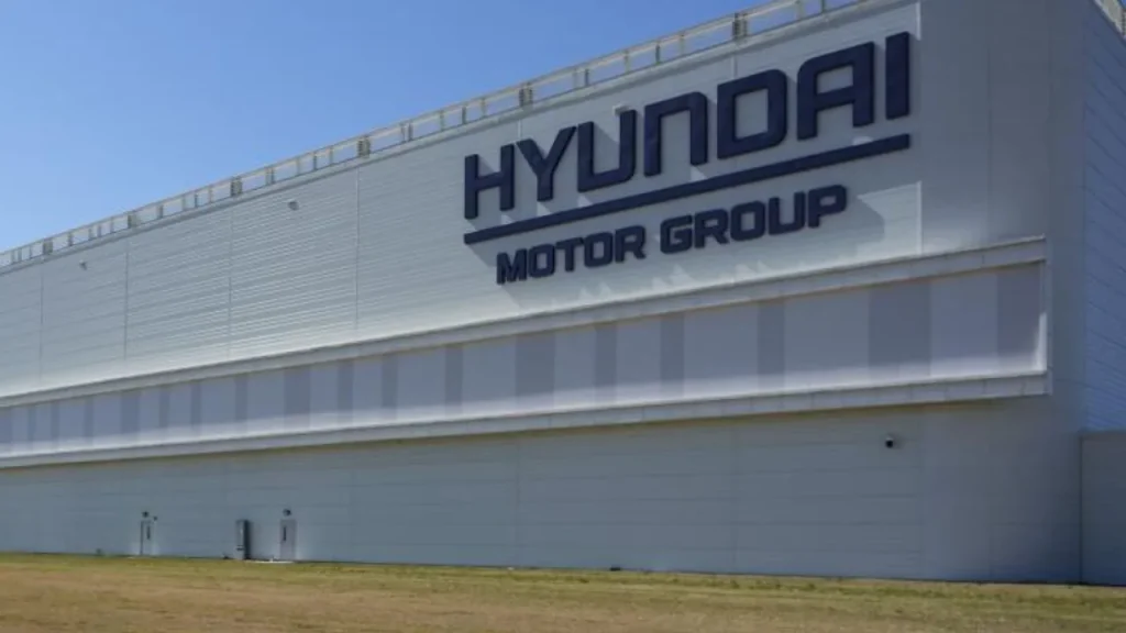 Réunion concessionnaires Hyundai Alger février 2026 avec Cheikh Bahwan et Majestic Autos pour usine automobile.