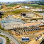 Zone d'activités de Draâ El Mizan, wilaya de Tizi-Ouzou — lot industriel occupé par une unité de production sans titre foncier régularisé, avril 2026