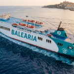 Le ferry Rosalind Franklin de Baleària à quai au port de Mostaganem, avant une traversée vers Valence.