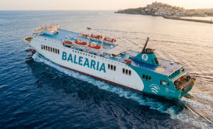 Le ferry Rosalind Franklin de Baleària à quai au port de Mostaganem, avant une traversée vers Valence.