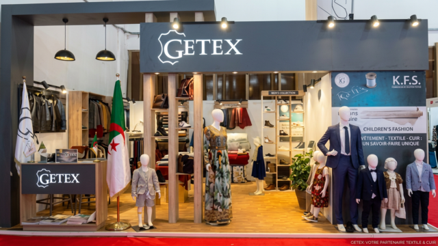 Stand du holding Getex au salon Texstyle Expo 2026, Safex Alger — exposition de produits textiles, cuir et habillement fabriqués en Algérie, avril 2026.