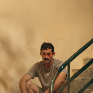 Malek Bensmaïl, réalisateur du documentaire The Arab, dont la première algérienne a été annulée au Festival du Film Méditerranéen d'Annaba en avril 2026