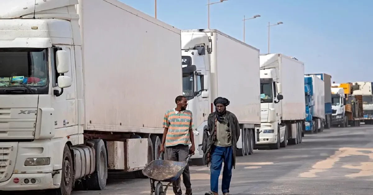 Convois de camions algériens au départ du poste frontalier de Tindouf vers la Mauritanie, opération d'exportation du 24 avril 2026, produits Made in Algeria