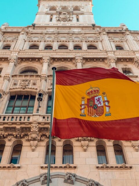 Un vice-consul espagnol vendait des visas Schengen depuis Alger : l&rsquo;opération « Jazira-Cova » démantèle un réseau au cœur d&rsquo;une légation diplomatique