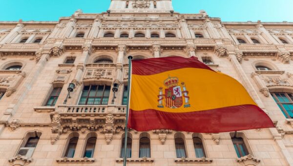 Un vice-consul espagnol vendait des visas Schengen depuis Alger : l’opération « Jazira-Cova » démantèle un réseau au cœur d’une légation diplomatique